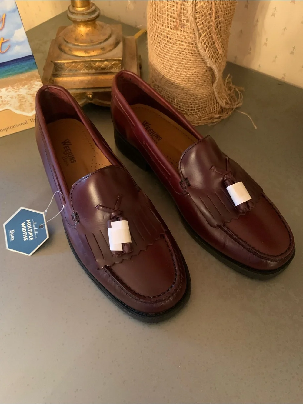 BASS WEEJUNS, NEW WITH TAGS, 2 tassel Woman’s size 9w loafers. BURGANDY RED.